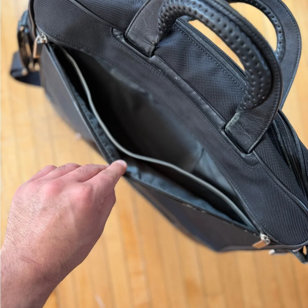 Vintage TUMI Innovation 17